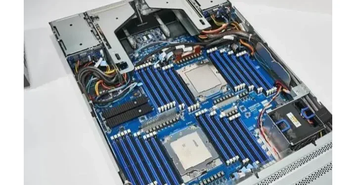 gigabyte-unveils-r283-zk0-motherboard-with-revolutionary-48-ddr5-memory-slots-at-computex-2024